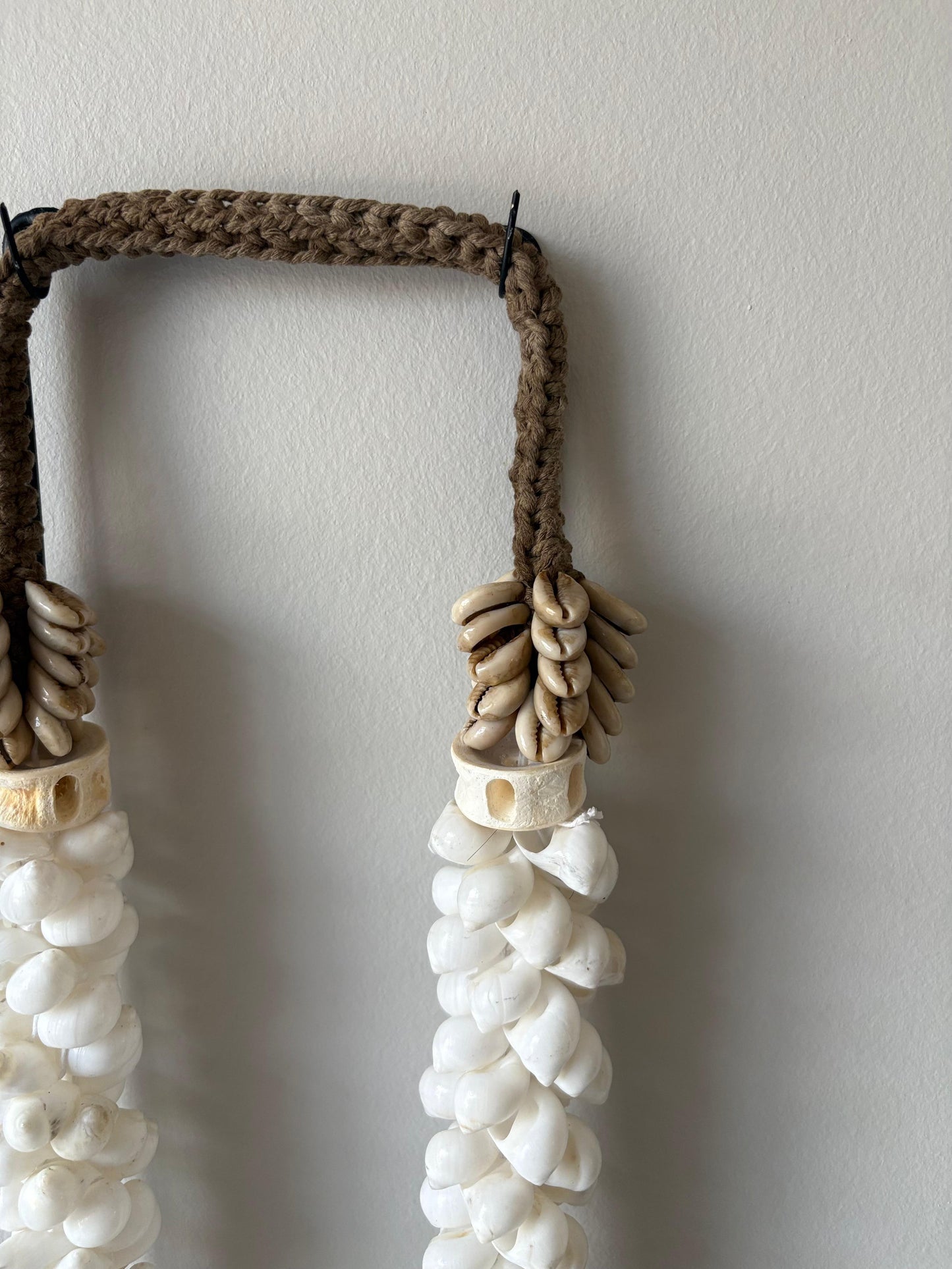 Schelpenketting op standaard | Maya