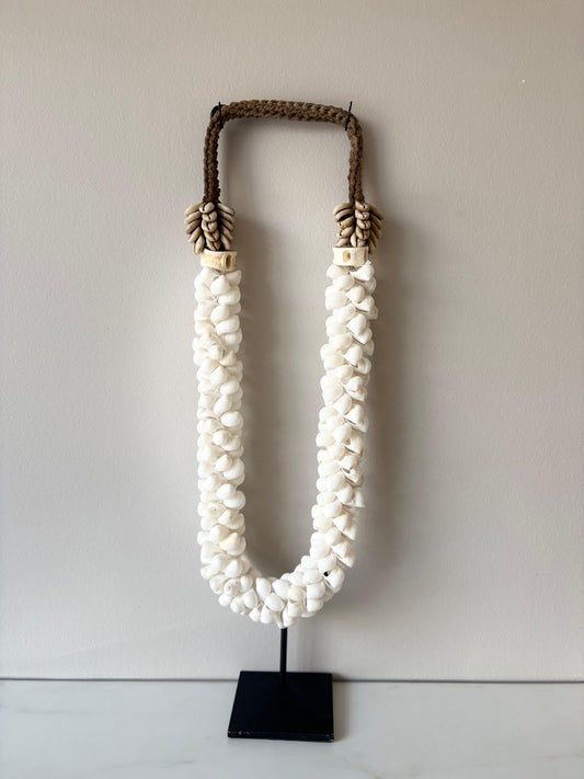 Schelpenketting op standaard | Maya